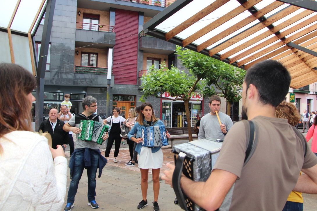 Alumnos/as y familiares de Elgoibar Ikastola despedirán el curso 2022-23 en kalejira